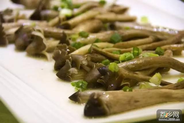 油盐清蒸荔枝菌 油盐清蒸荔枝菌